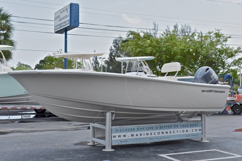 Thumbnail 3 for New 2018 Sportsman 19 Island Reef boat for sale in Miami, FL
