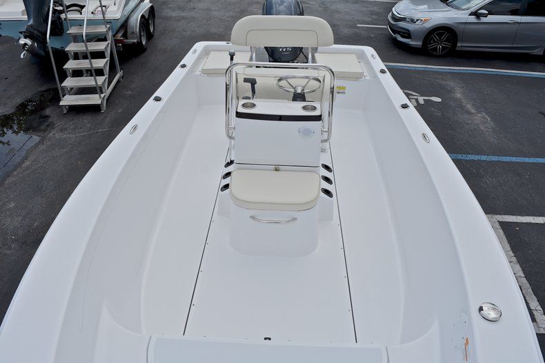 Thumbnail 36 for New 2018 Sportsman 19 Island Reef boat for sale in Miami, FL