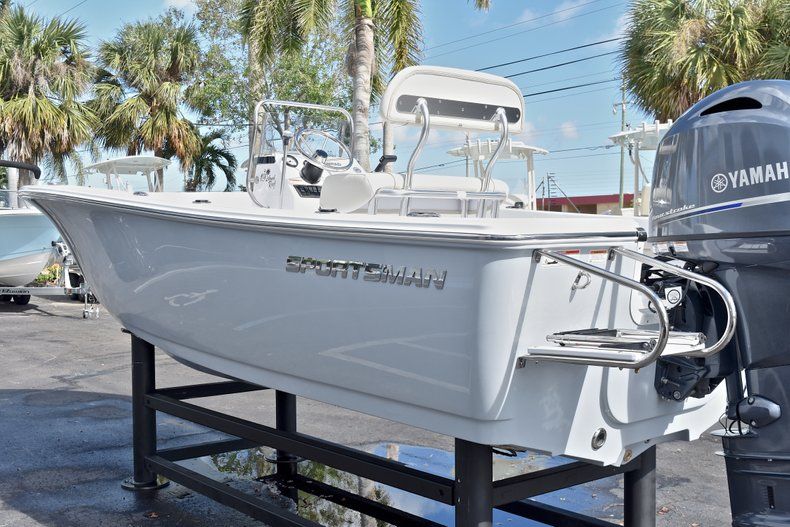 Thumbnail 6 for New 2018 Sportsman 19 Island Reef boat for sale in Vero Beach, FL
