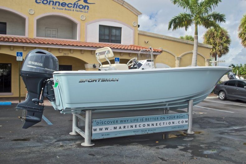 Thumbnail 7 for New 2017 Sportsman 19 Island Reef boat for sale in West Palm Beach, FL