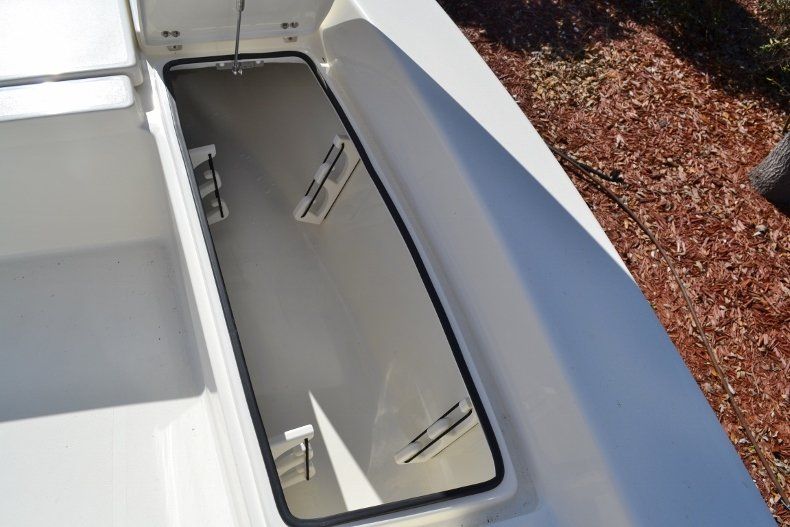 Thumbnail 14 for New 2017 Pathfinder 2200 TRS Bay Boat boat for sale in Vero Beach, FL