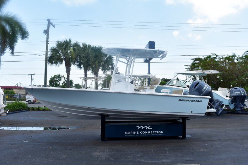 Thumbnail 3 for New 2019 Sportsman Masters 227 Bay Boat boat for sale in West Palm Beach, FL