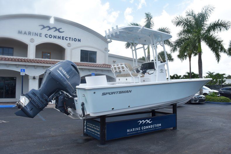 Thumbnail 6 for New 2019 Sportsman Masters 227 Bay Boat boat for sale in West Palm Beach, FL