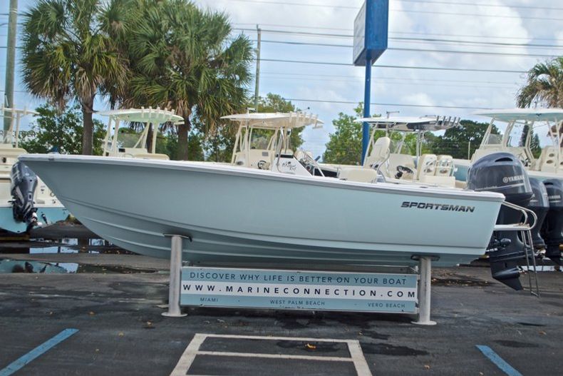 Thumbnail 4 for New 2017 Sportsman 19 Island Reef boat for sale in Vero Beach, FL