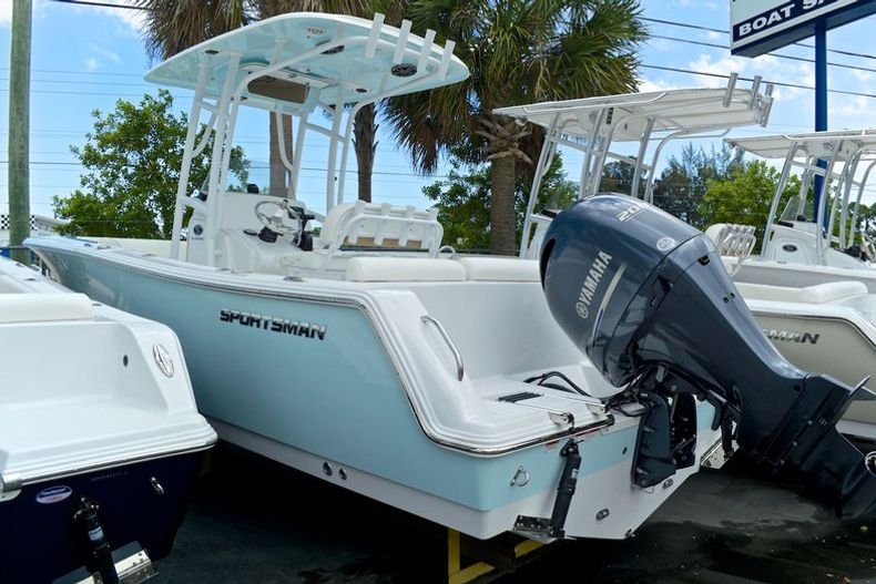 Thumbnail 2 for New 2014 Sportsman Heritage 231 Center Console boat for sale in West Palm Beach, FL