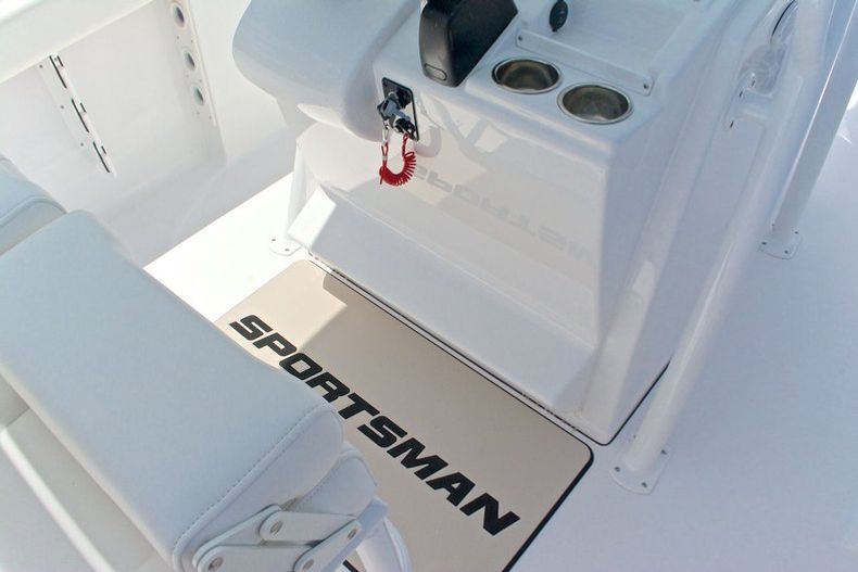 Thumbnail 40 for New 2014 Sportsman Heritage 231 Center Console boat for sale in West Palm Beach, FL