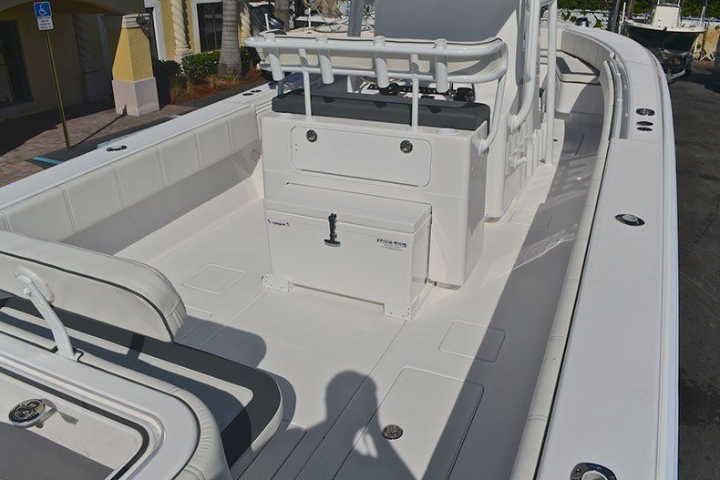 Thumbnail 31 for New 2013 Contender 32 ST Step Hull boat for sale in West Palm Beach, FL