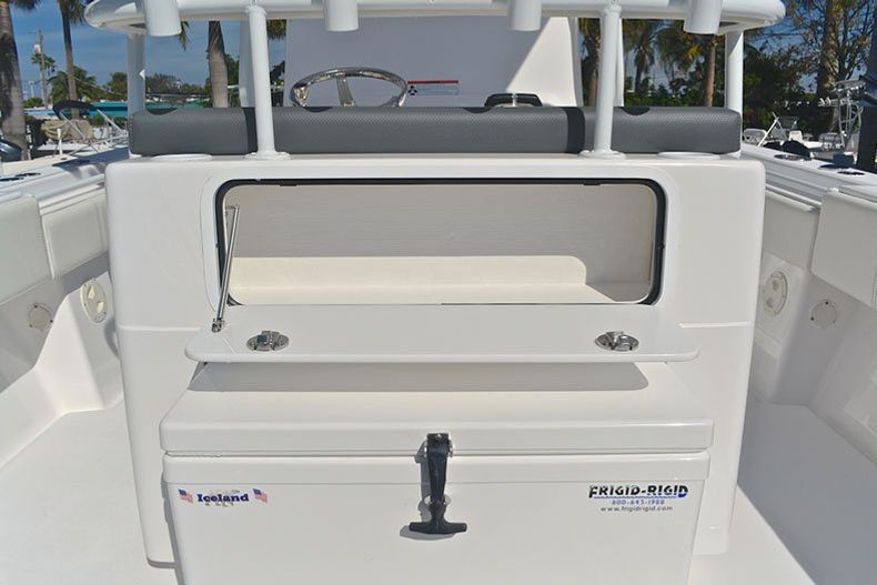 Thumbnail 47 for New 2013 Contender 32 ST Step Hull boat for sale in West Palm Beach, FL