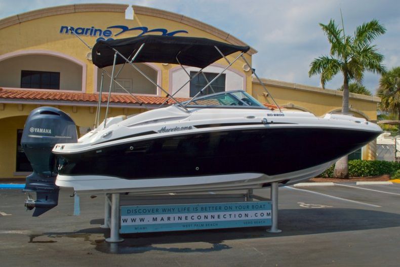 Thumbnail 7 for New 2016 Hurricane SunDeck SD 2200 OB boat for sale in West Palm Beach, FL