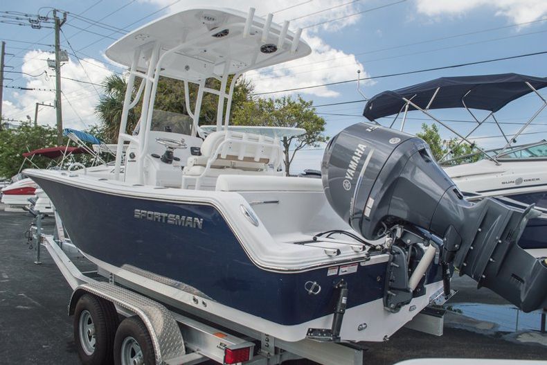 Thumbnail 3 for New 2015 Sportsman Heritage 211 Center Console boat for sale in West Palm Beach, FL