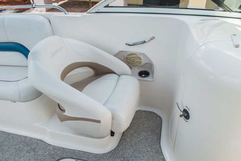 Thumbnail 31 for Used 2007 Hurricane Sundeck 257 DC boat for sale in West Palm Beach, FL