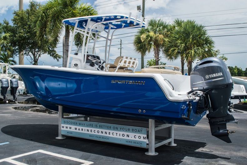 Thumbnail 5 for New 2016 Sportsman Heritage 231 Center Console boat for sale in West Palm Beach, FL