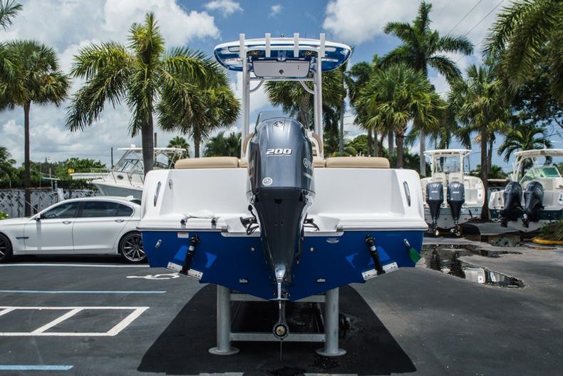 Thumbnail 6 for New 2016 Sportsman Heritage 231 Center Console boat for sale in West Palm Beach, FL