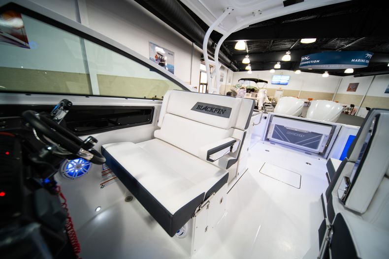 Thumbnail 29 for New 2020 Blackfin 272DC Dual Console boat for sale in Stuart, FL