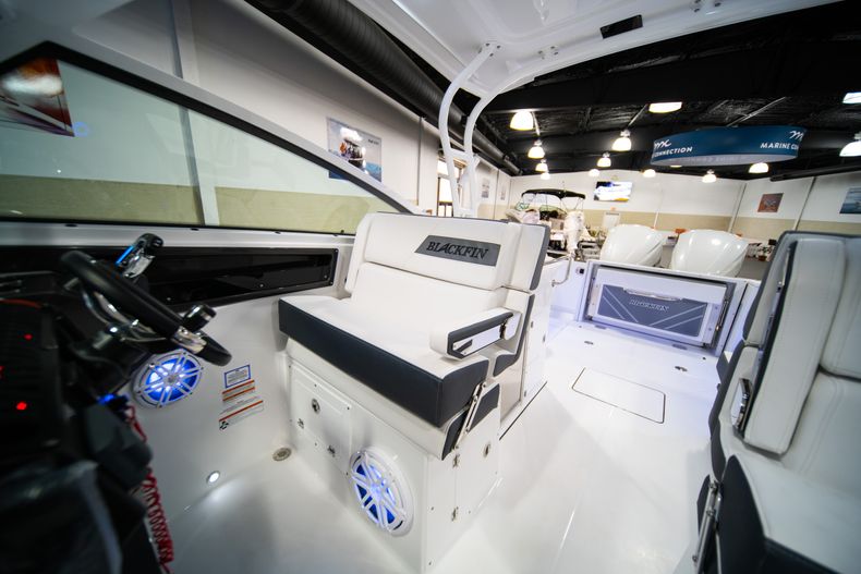 Thumbnail 28 for New 2020 Blackfin 272DC Dual Console boat for sale in Stuart, FL