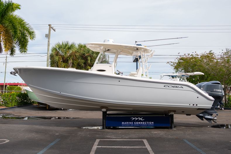 Thumbnail 4 for Used 2019 Cobia 301 CC Center Console boat for sale in West Palm Beach, FL
