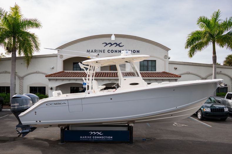 Used 2019 Cobia 301 CC Center Console boat for sale in West Palm Beach, FL