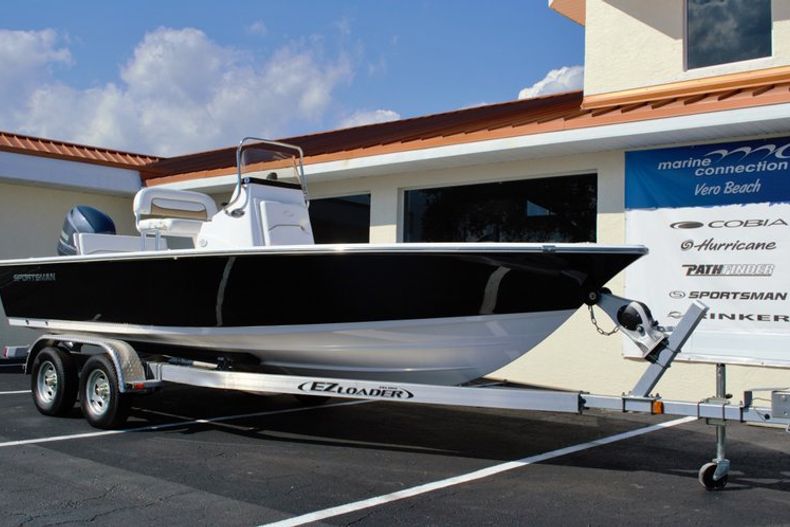 Thumbnail 4 for New 2014 Sportsman Masters 207 Bay Boat boat for sale in Vero Beach, FL