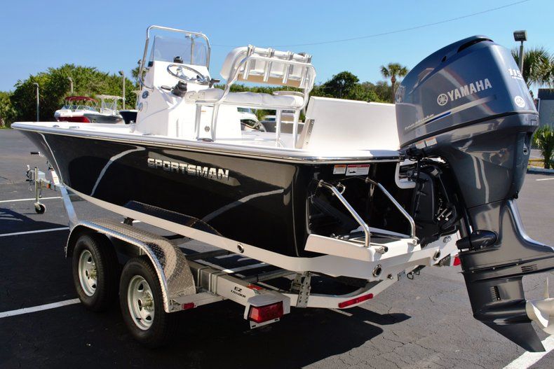 Thumbnail 5 for New 2014 Sportsman Masters 207 Bay Boat boat for sale in Vero Beach, FL