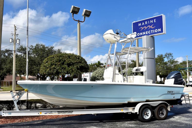 New 2020 Pathfinder 2500 Hybrid Bay Boat Boat For Sale In Vero Beach Fl D056 New Used Boat Dealer Marine Connection