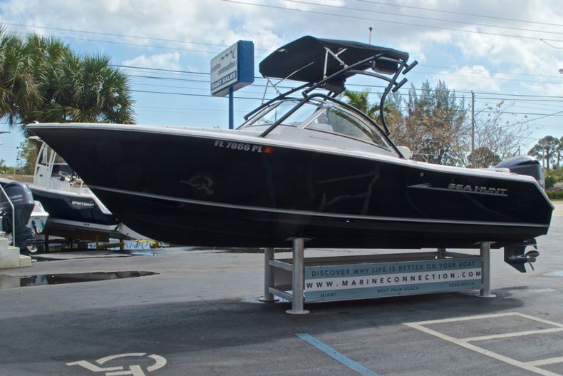 Thumbnail 3 for Used 2013 Sea Hunt Escape 234 DC boat for sale in West Palm Beach, FL