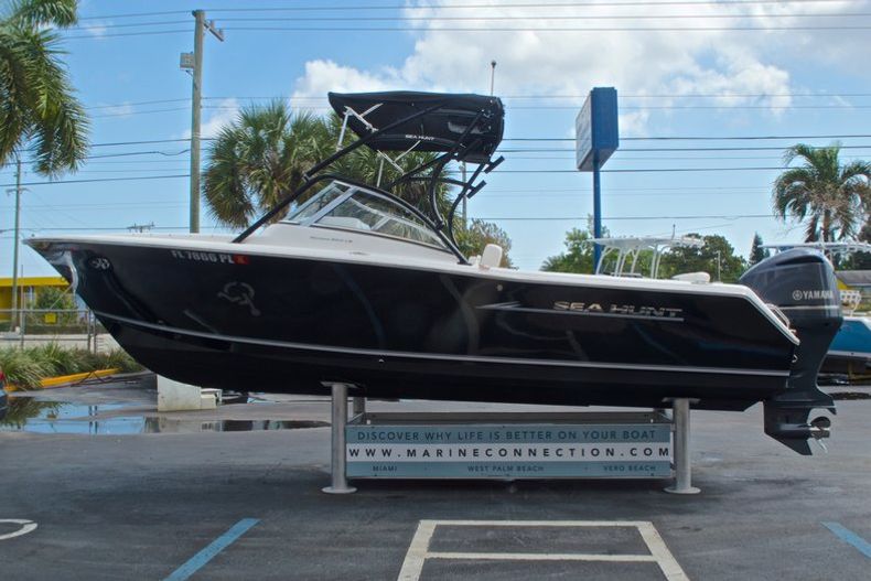 Thumbnail 4 for Used 2013 Sea Hunt Escape 234 DC boat for sale in West Palm Beach, FL