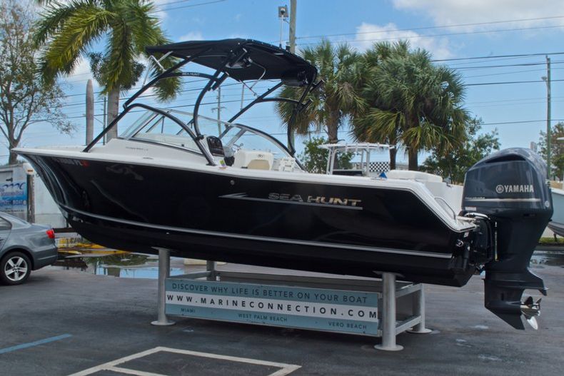 Thumbnail 5 for Used 2013 Sea Hunt Escape 234 DC boat for sale in West Palm Beach, FL