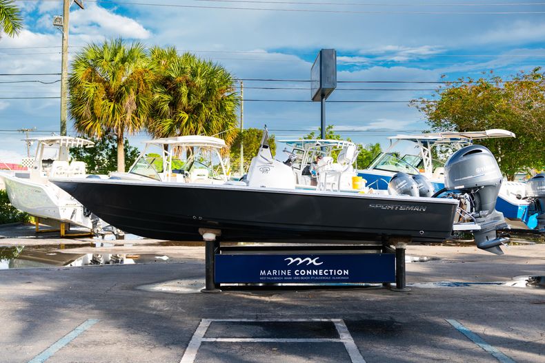 Thumbnail 4 for New 2020 Sportsman Tournament 214 Bay Boat boat for sale in Stuart, FL