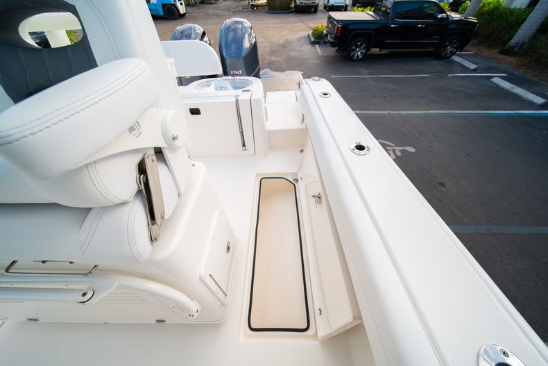 Thumbnail 19 for New 2020 Cobia 262 CC Center Console boat for sale in West Palm Beach, FL
