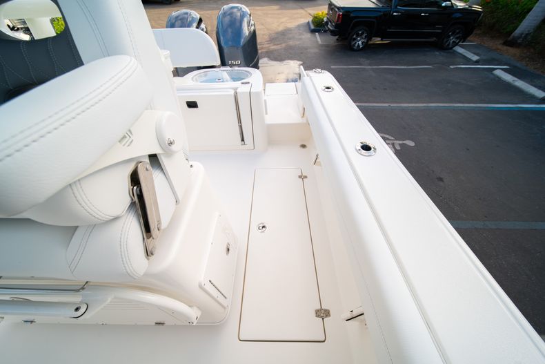 Thumbnail 18 for New 2020 Cobia 262 CC Center Console boat for sale in West Palm Beach, FL