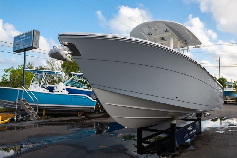Thumbnail 3 for New 2020 Cobia 262 CC Center Console boat for sale in West Palm Beach, FL