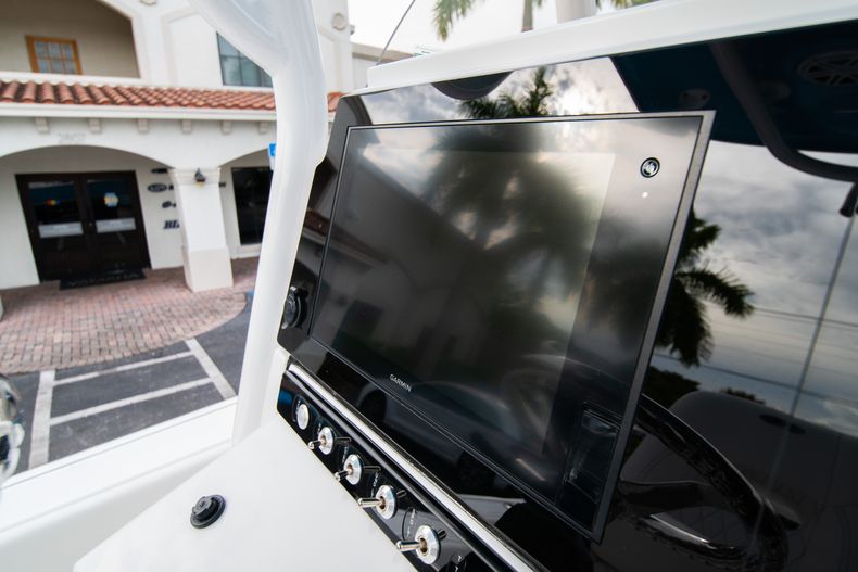 Thumbnail 19 for New 2020 Sportsman Masters 247 Bay Boat boat for sale in West Palm Beach, FL