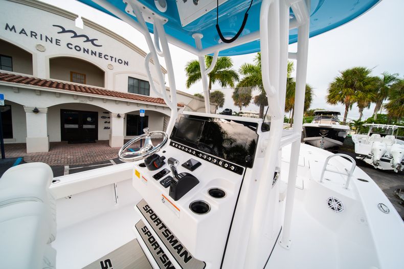 Thumbnail 17 for New 2020 Sportsman Masters 247 Bay Boat boat for sale in West Palm Beach, FL