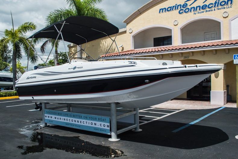 Thumbnail 1 for New 2015 Hurricane SunDeck Sport SS 201 OB boat for sale in Miami, FL