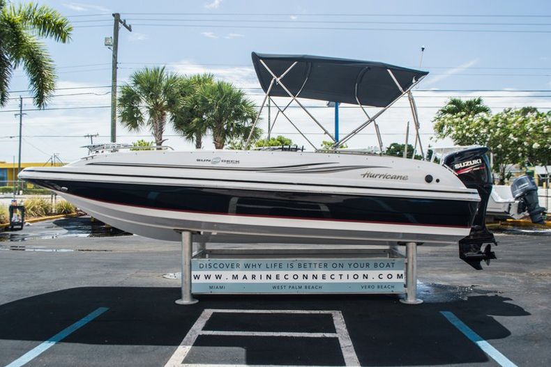 Thumbnail 4 for New 2015 Hurricane SunDeck Sport SS 201 OB boat for sale in Miami, FL
