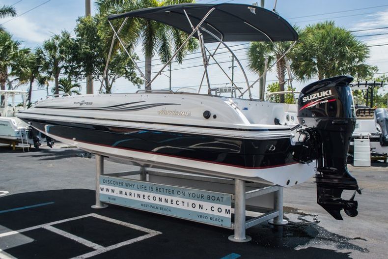 Thumbnail 5 for New 2015 Hurricane SunDeck Sport SS 201 OB boat for sale in Miami, FL