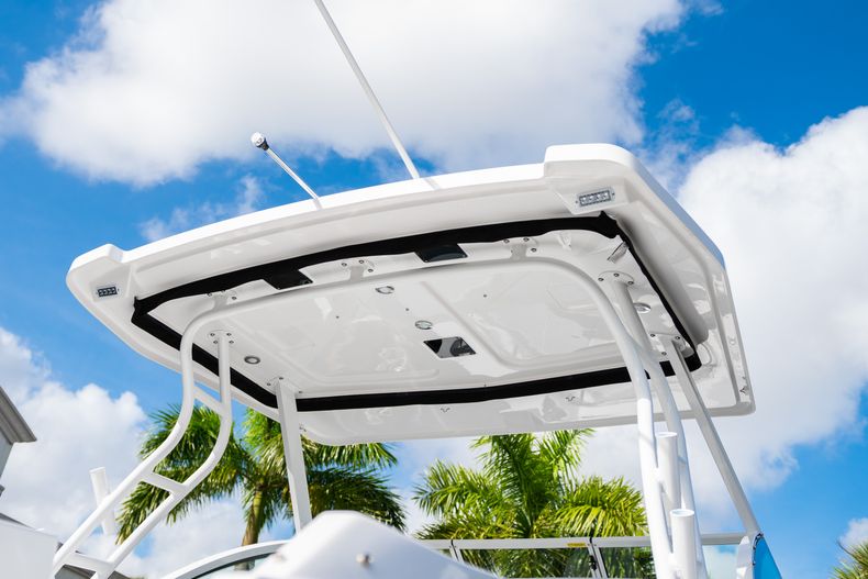 Thumbnail 12 for New 2020 Blackfin 242DC Dual Console boat for sale in West Palm Beach, FL