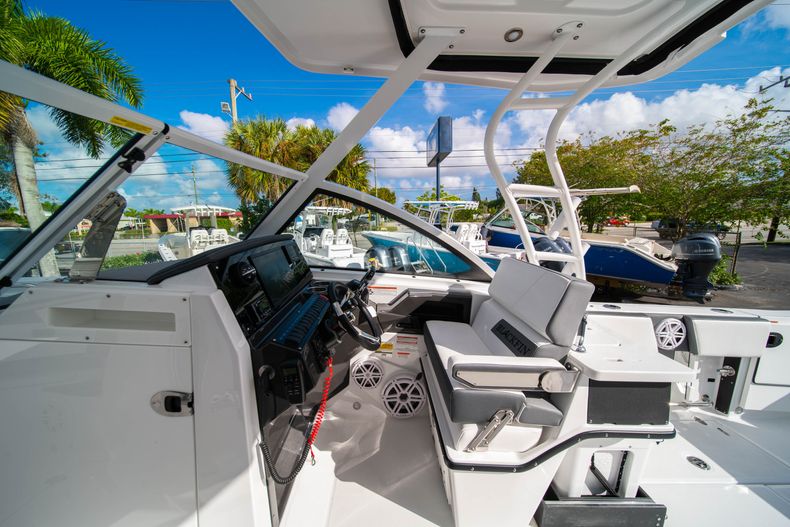 Thumbnail 34 for New 2020 Blackfin 242DC Dual Console boat for sale in West Palm Beach, FL
