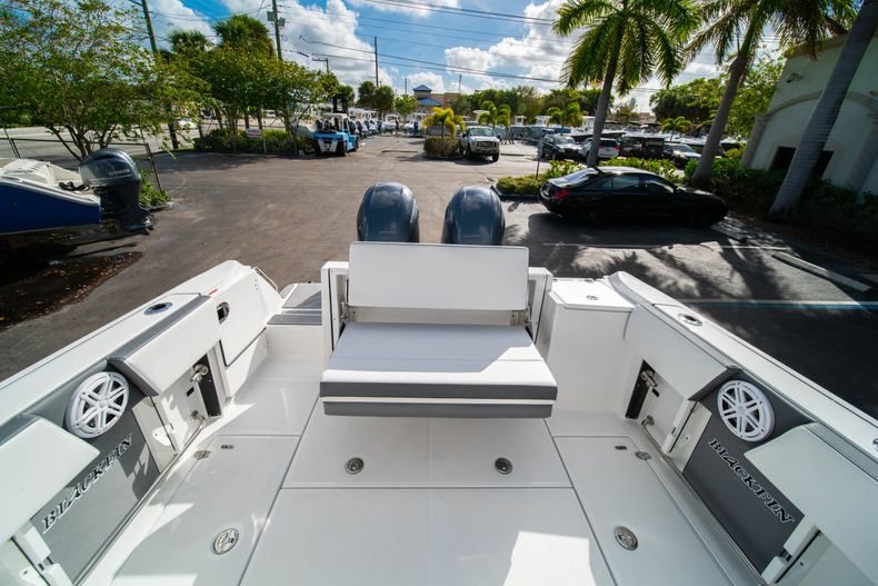 Thumbnail 17 for New 2020 Blackfin 242DC Dual Console boat for sale in West Palm Beach, FL
