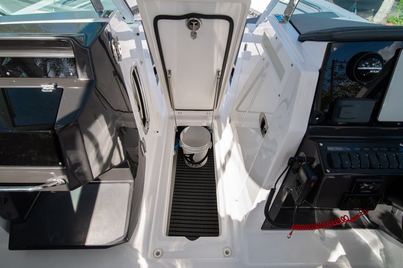 Thumbnail 41 for New 2020 Blackfin 242DC Dual Console boat for sale in West Palm Beach, FL