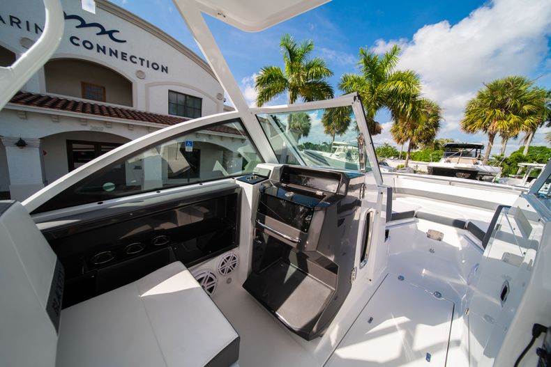 Thumbnail 37 for New 2020 Blackfin 242DC Dual Console boat for sale in West Palm Beach, FL