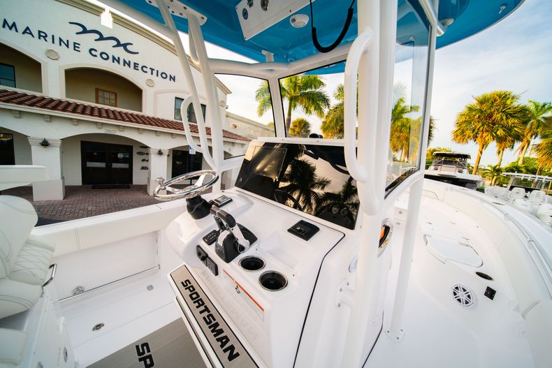 Thumbnail 32 for New 2020 Sportsman Open 282 Center Console boat for sale in Stuart, FL