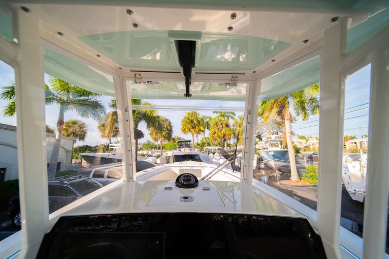 Thumbnail 31 for New 2020 Cobia 280 CC Center Console boat for sale in West Palm Beach, FL