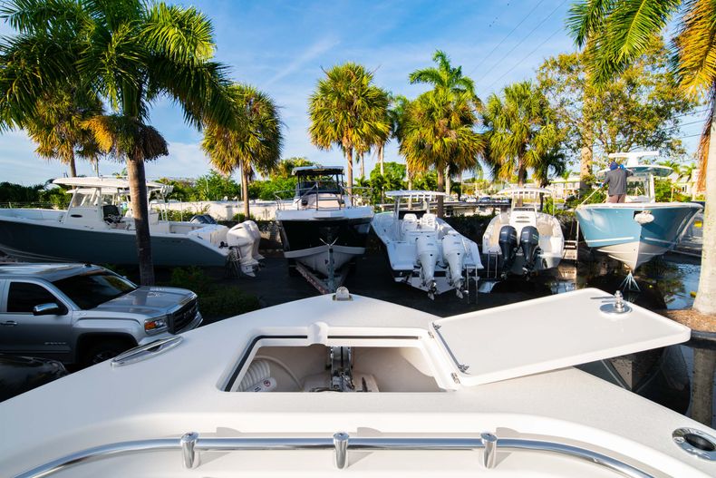 Thumbnail 44 for New 2020 Cobia 280 CC Center Console boat for sale in West Palm Beach, FL