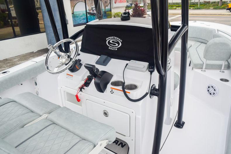 Thumbnail 17 for Used 2019 Sportsman Open 232 Center Console boat for sale in Fort Lauderdale, FL