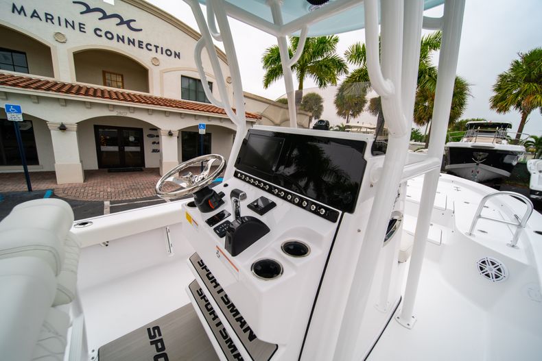 Thumbnail 17 for New 2020 Sportsman Masters 247 Bay Boat boat for sale in Vero Beach, FL