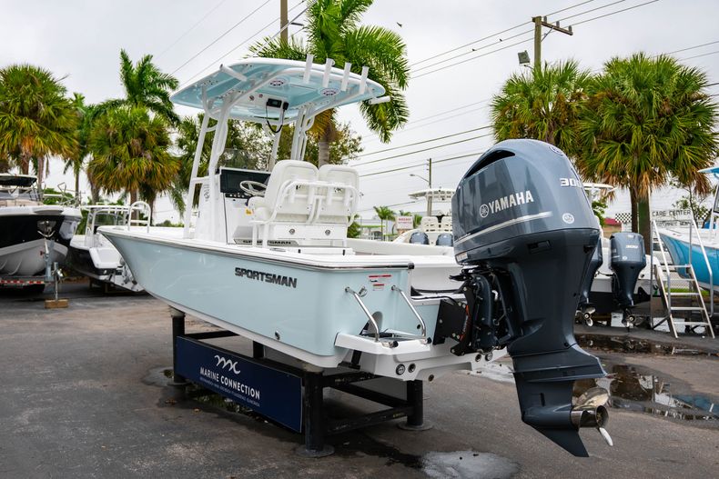 Thumbnail 5 for New 2020 Sportsman Masters 247 Bay Boat boat for sale in Vero Beach, FL
