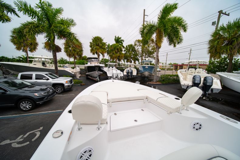 Thumbnail 31 for New 2020 Sportsman Masters 247 Bay Boat boat for sale in Vero Beach, FL