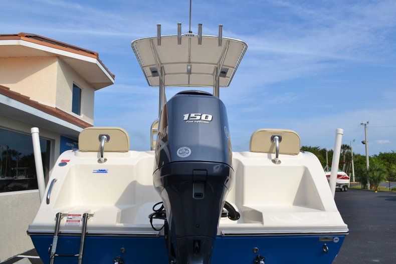 Thumbnail 5 for New 2014 Cobia 217 Center Console boat for sale in West Palm Beach, FL