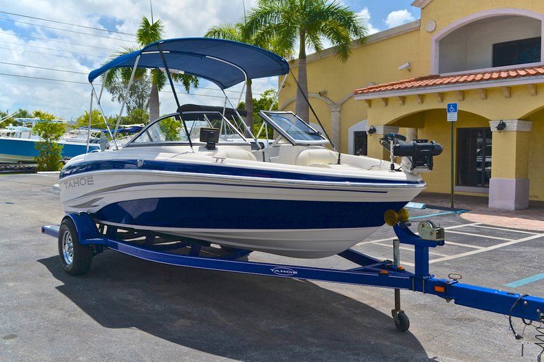Thumbnail 1 for Used 2008 Tahoe Q5i Sport Bowrider boat for sale in West Palm Beach, FL